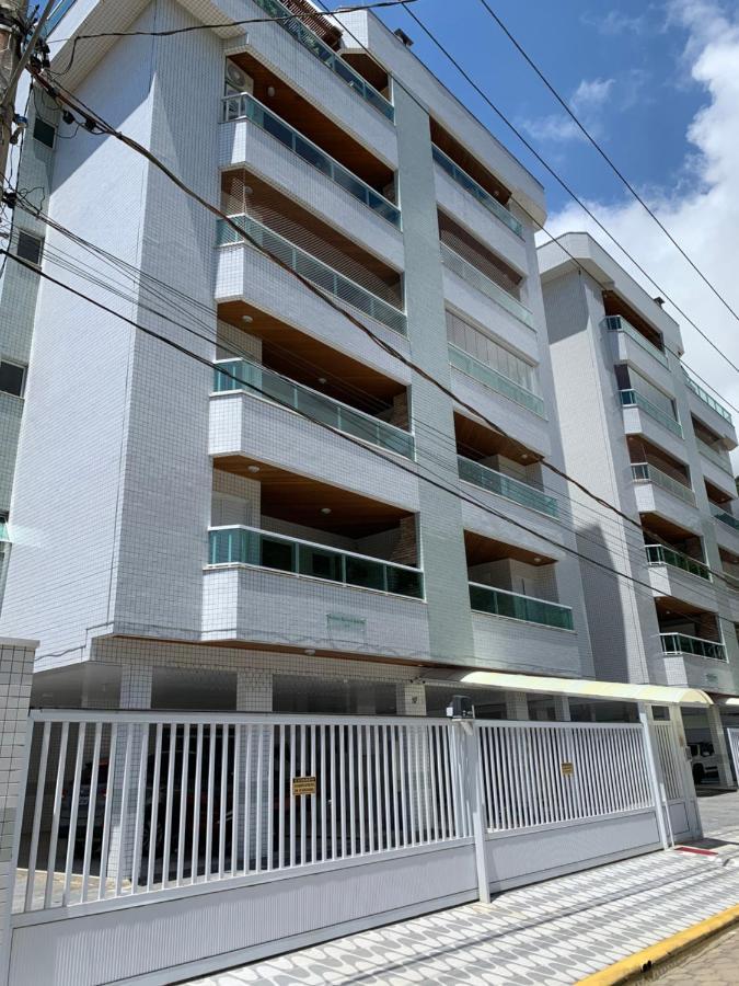 - - Toninhas - 350 Passos Da - 350 Steps To The - Costa * Ubatuba